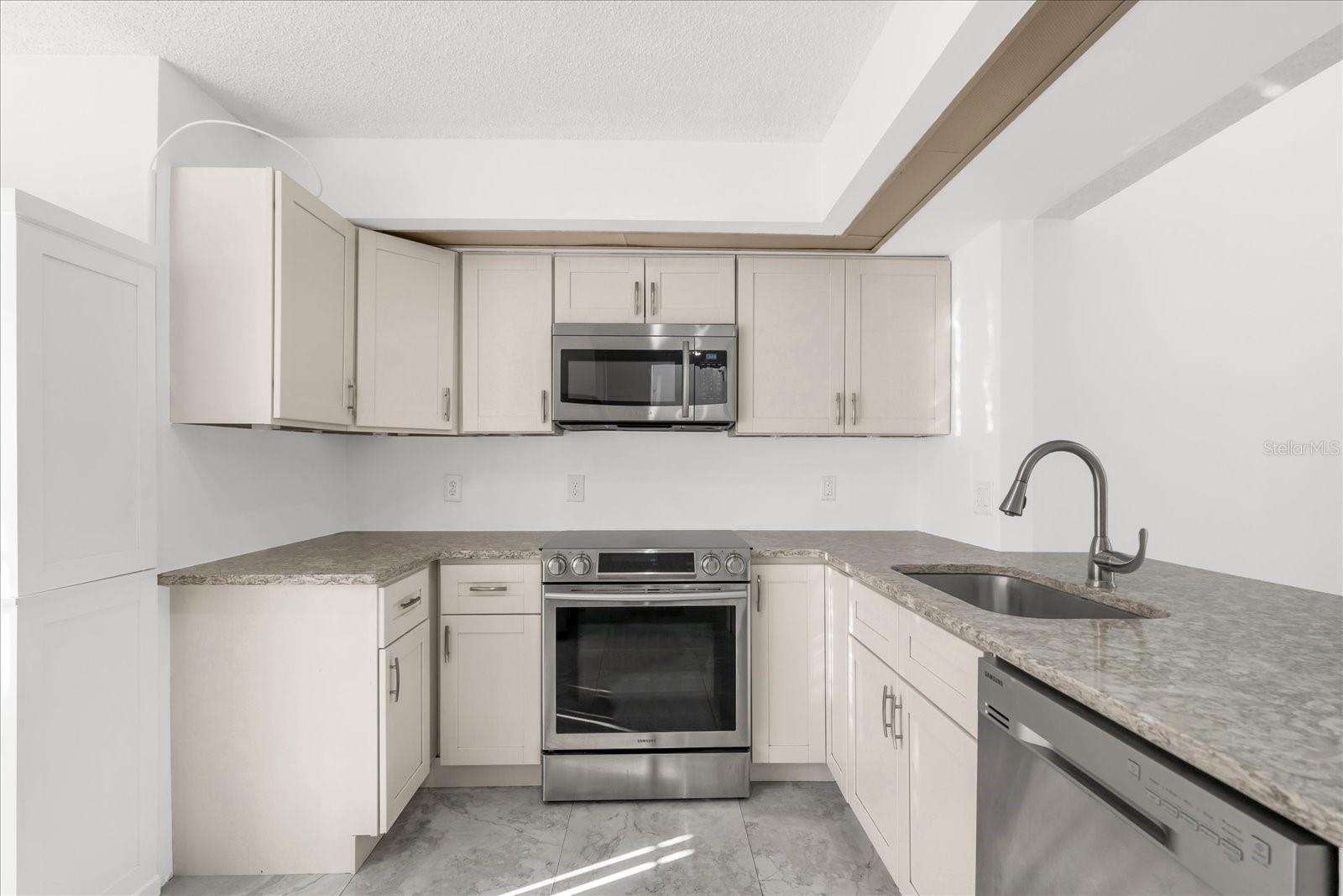 ISLAND COVE VILLAS PH 03 - Residential Lease