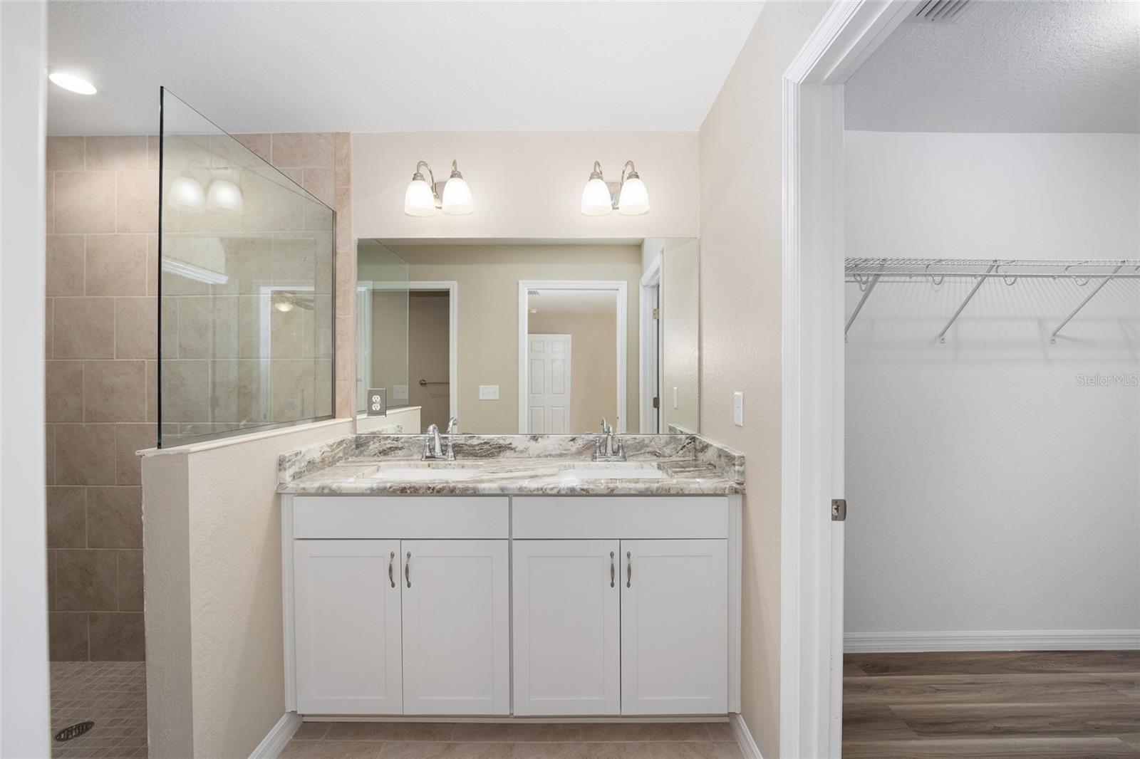 ROLLING HILLS 01 - Residential