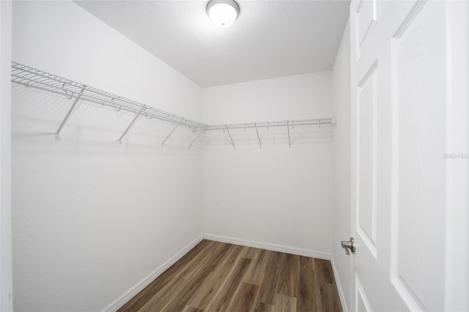 ROLLING HILLS 01 - Residential