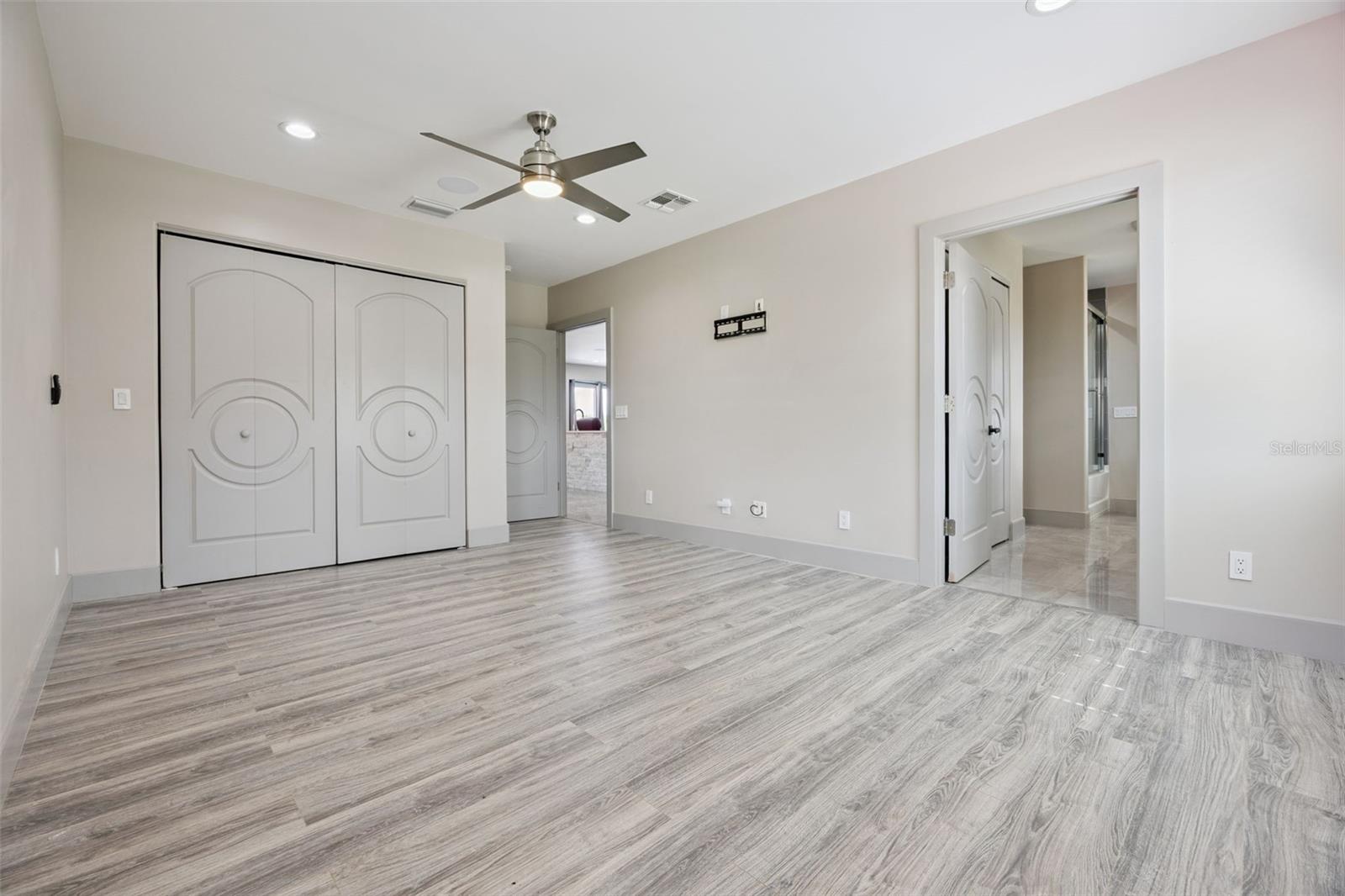 GROVELAND FARMS 21-23-24 - Residential