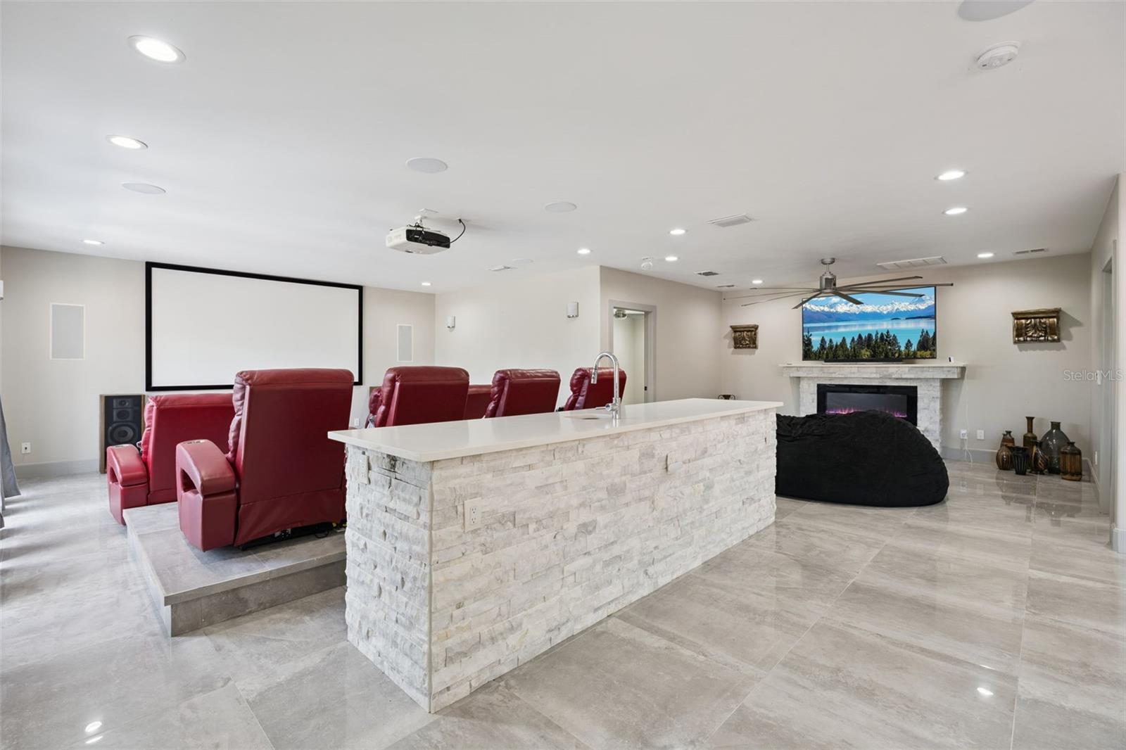 GROVELAND FARMS 21-23-24 - Residential