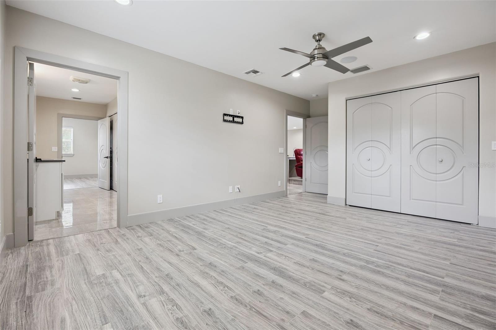 GROVELAND FARMS 21-23-24 - Residential