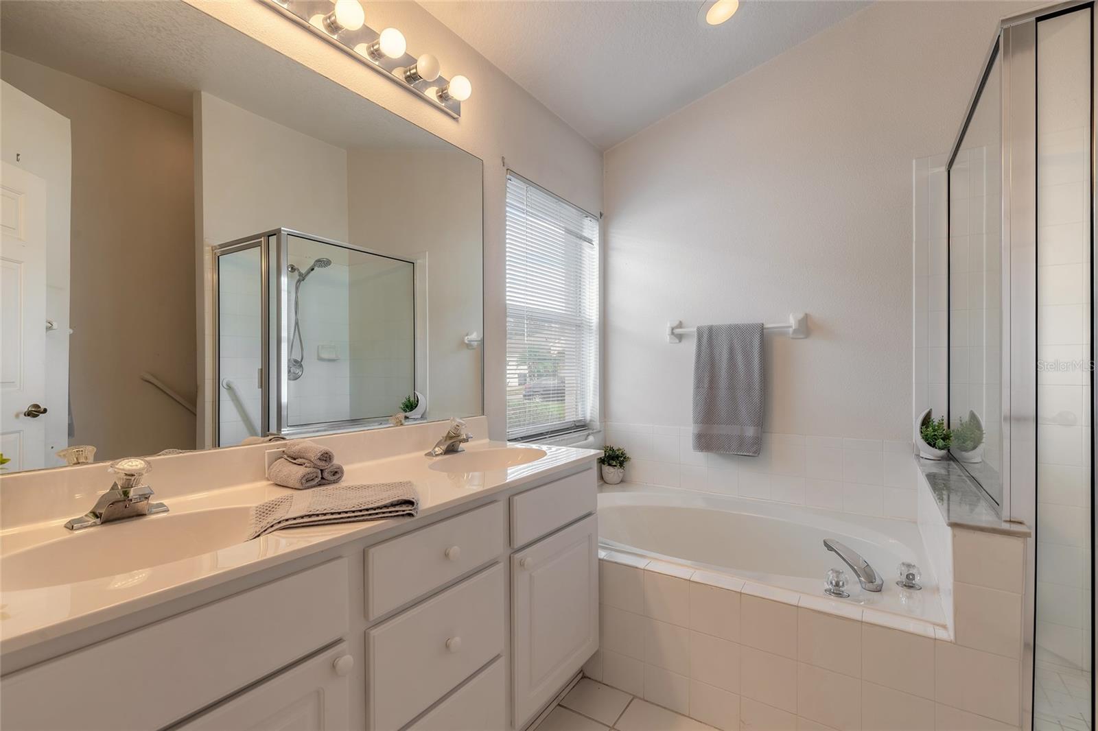 LIONS PAW JUBILEE ADD PH C - Residential