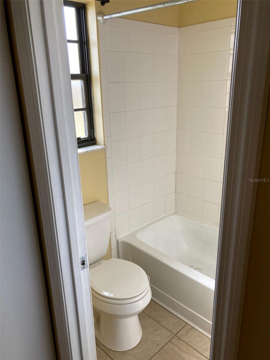 PLAZA RDG - Residential Lease