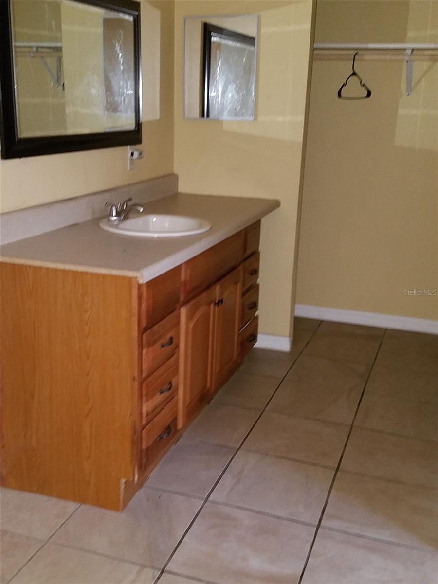 PLAZA RDG - Residential Lease