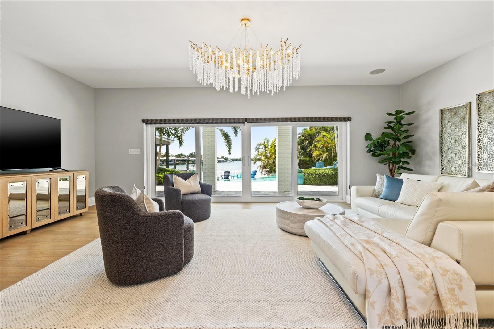 511 WINDWARD PASSAGE