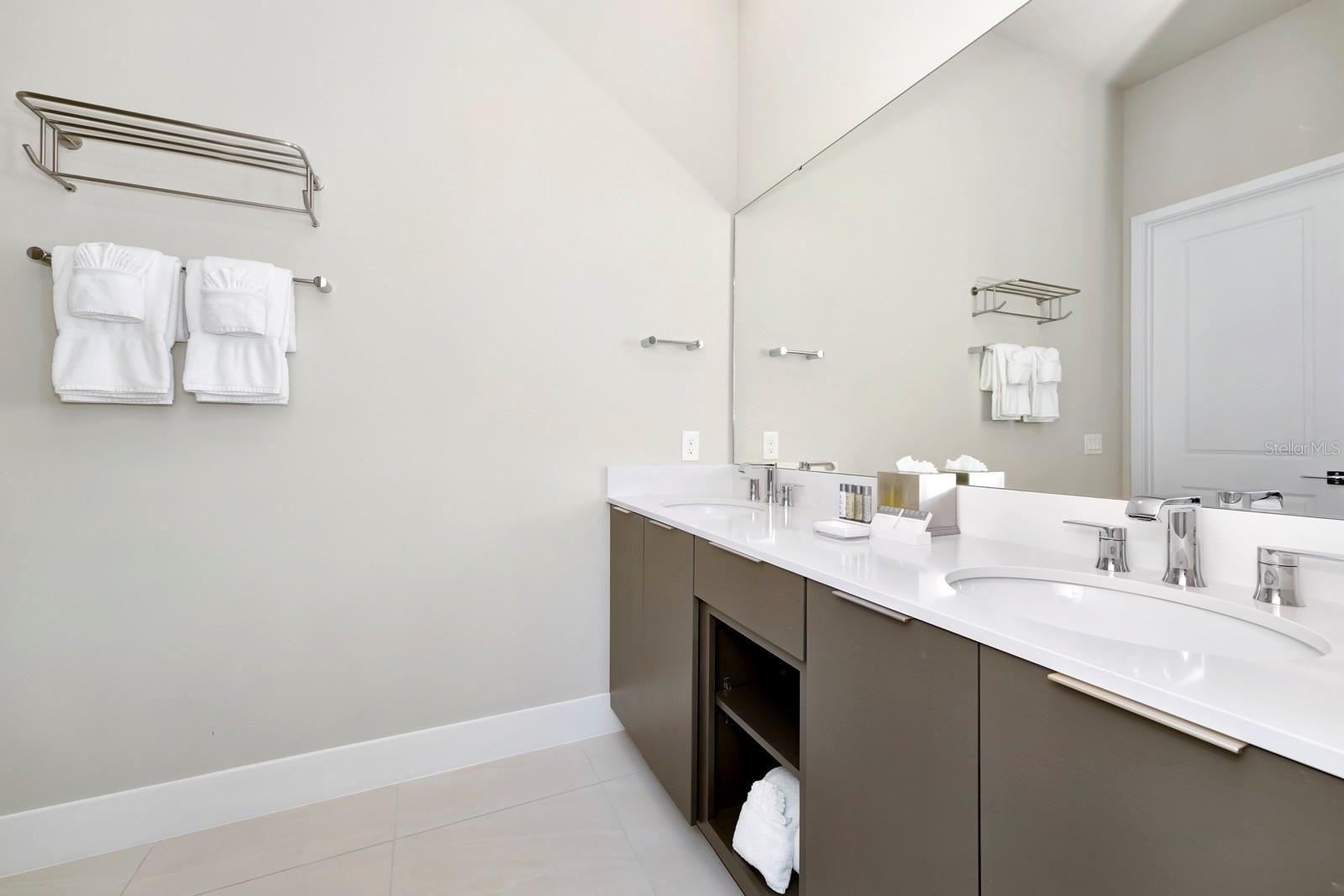 SPECTRUM AT REUNION CONDO PH 5A & 5B - Residential Lease