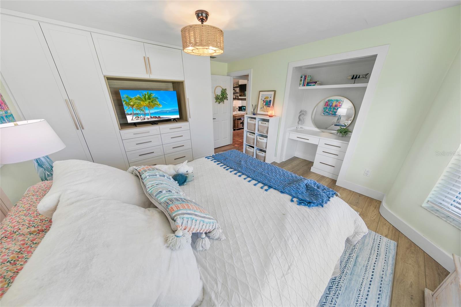 LIGHTHOUSE SHORES - Residential