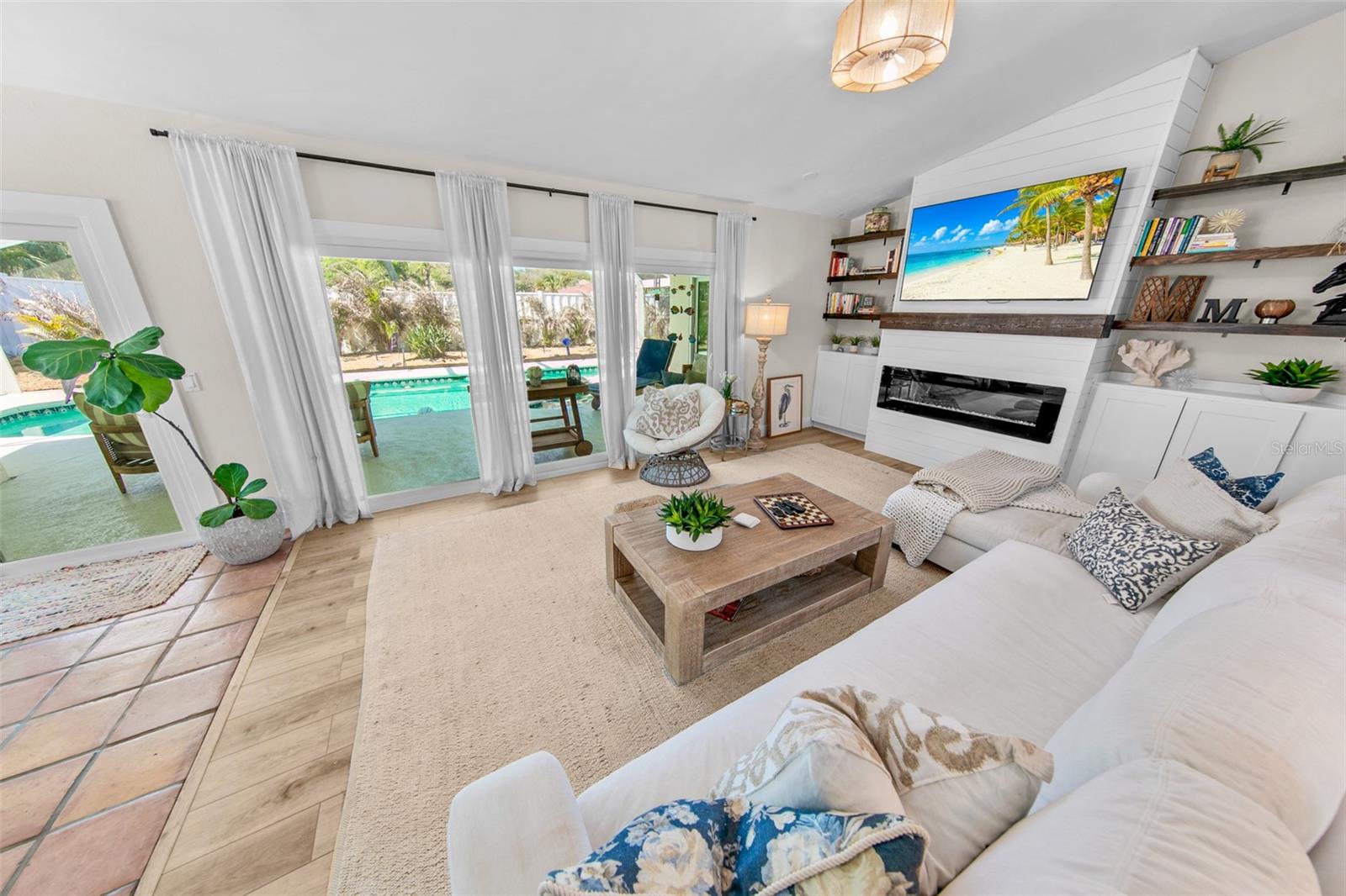 LIGHTHOUSE SHORES - Residential