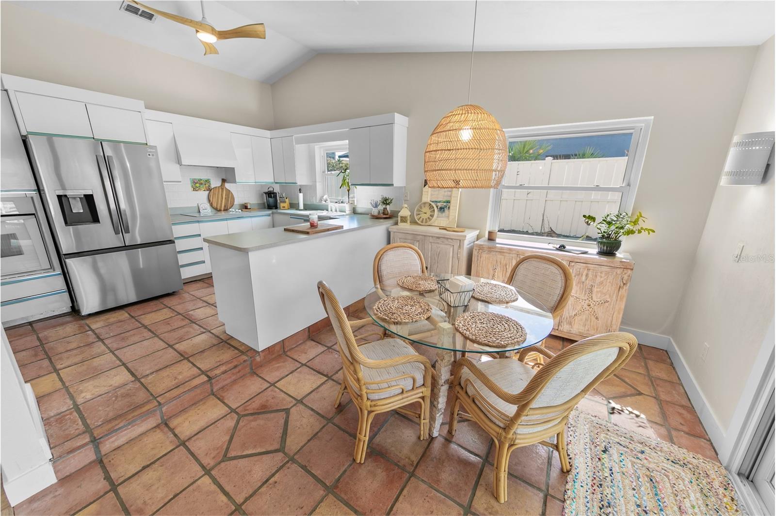 LIGHTHOUSE SHORES - Residential