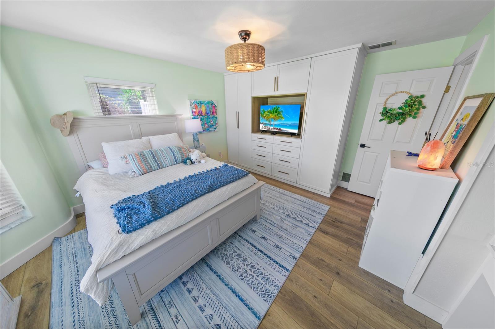 LIGHTHOUSE SHORES - Residential