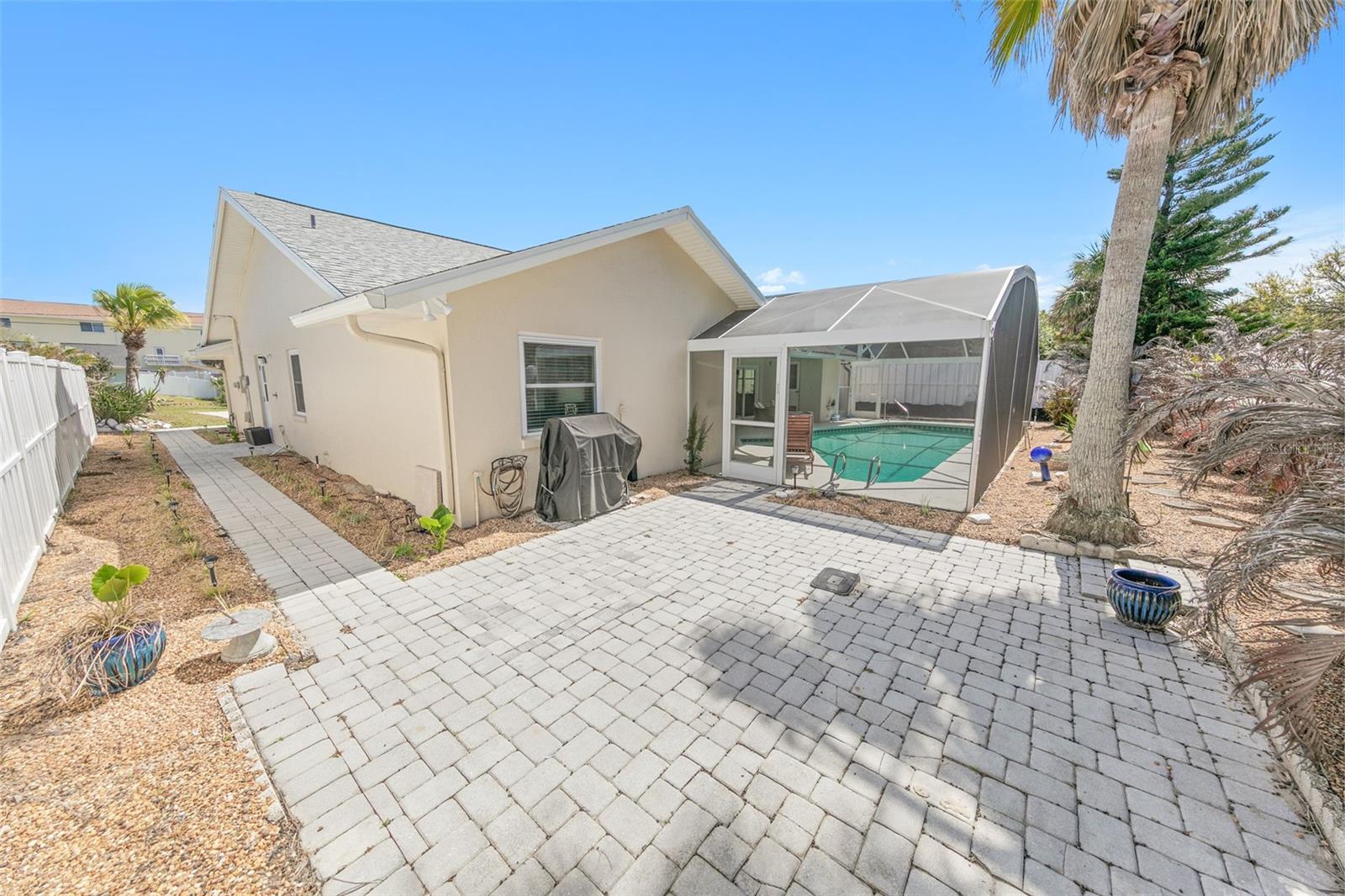 LIGHTHOUSE SHORES - Residential