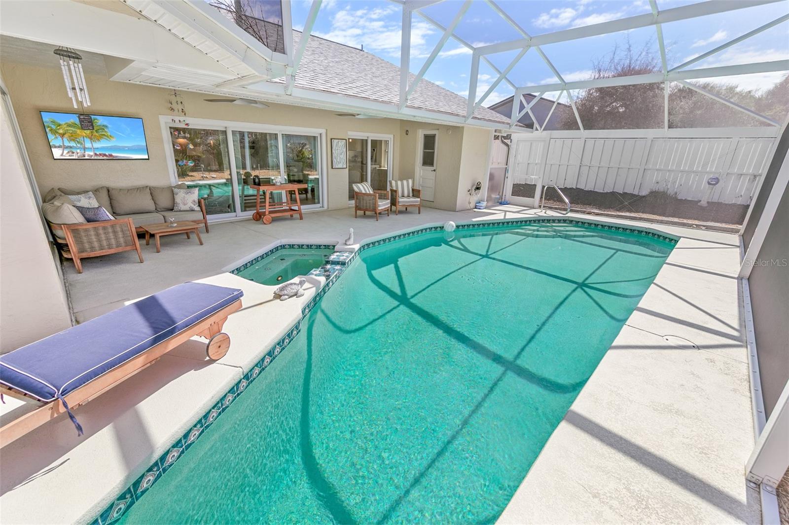 LIGHTHOUSE SHORES - Residential