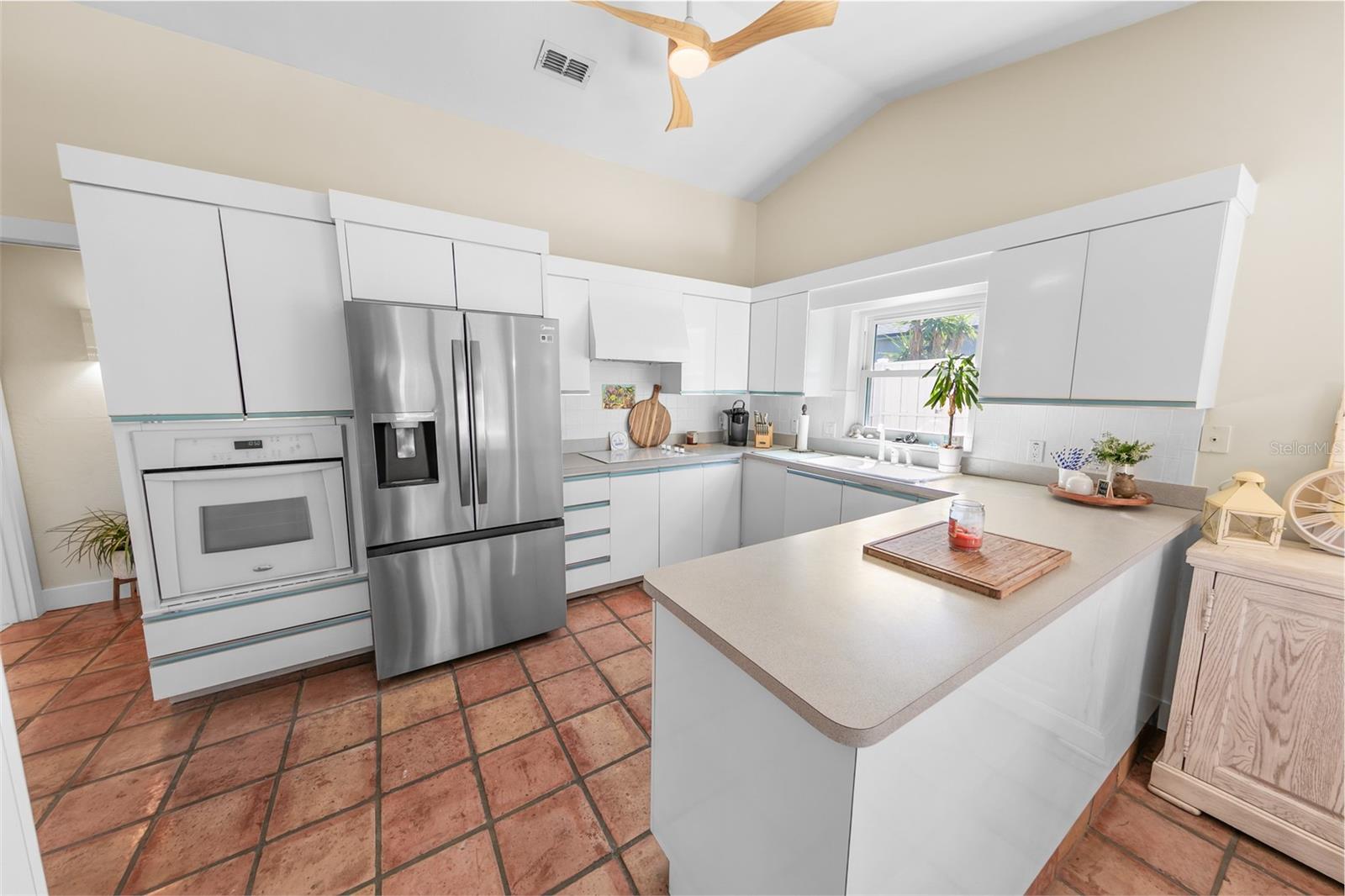 LIGHTHOUSE SHORES - Residential