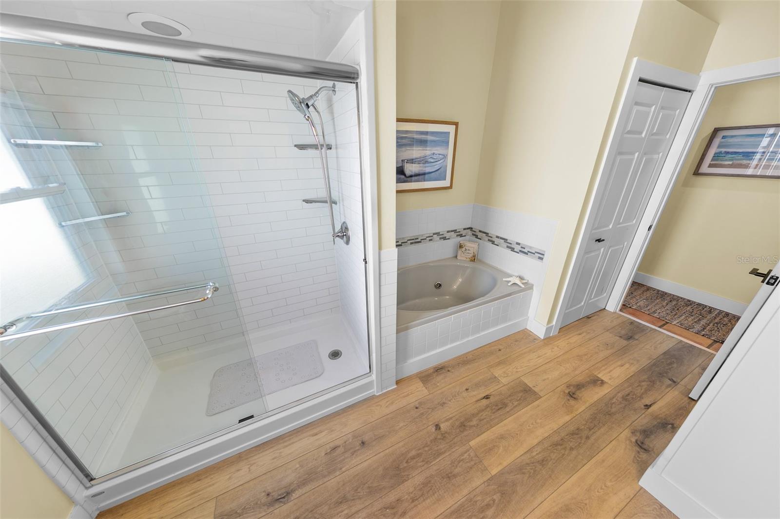 LIGHTHOUSE SHORES - Residential