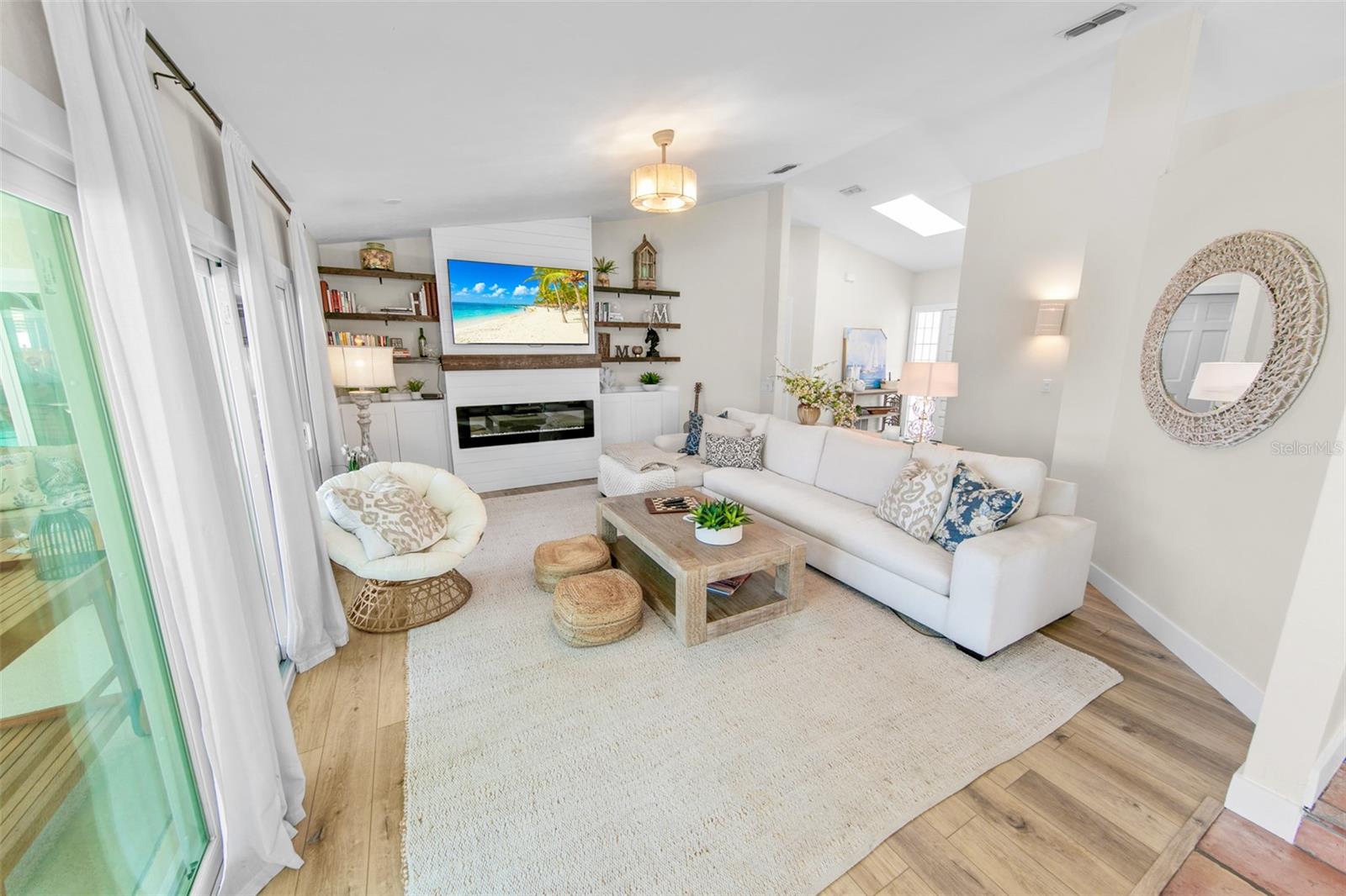 LIGHTHOUSE SHORES - Residential