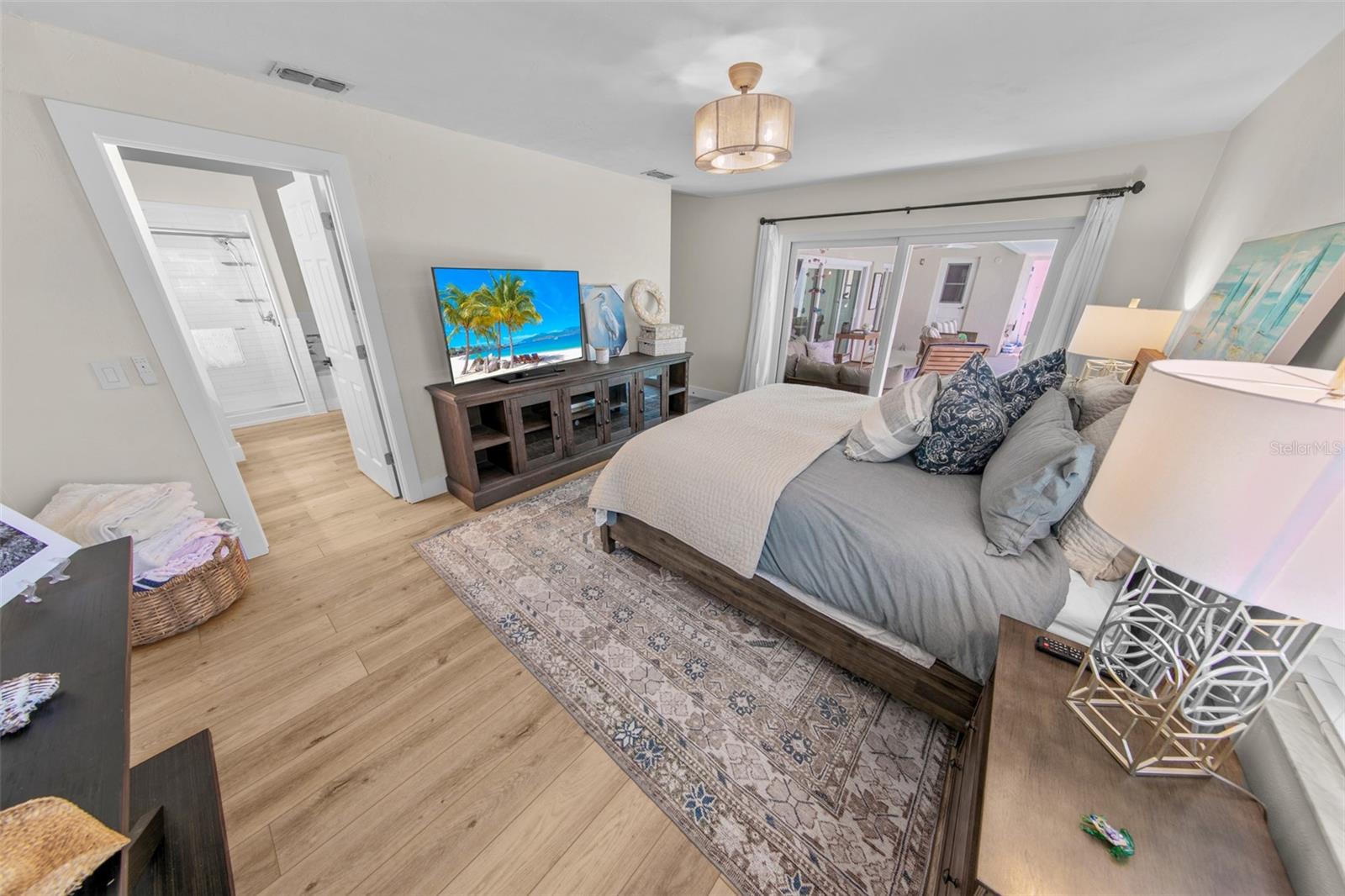 LIGHTHOUSE SHORES - Residential