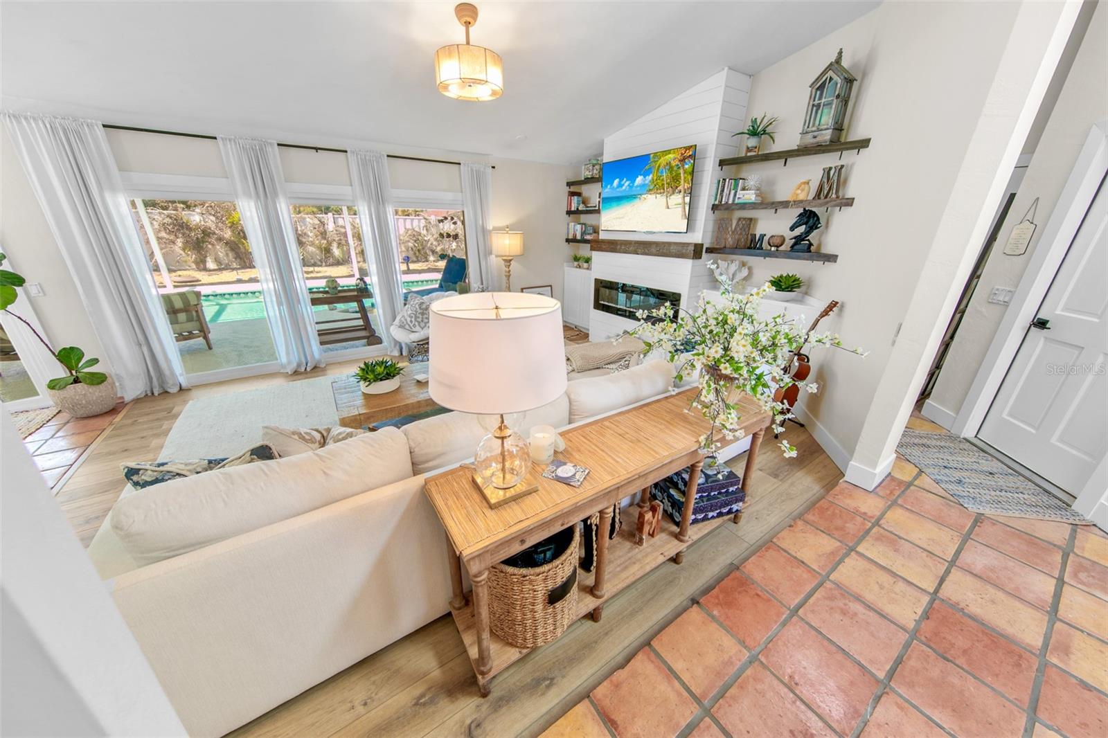 LIGHTHOUSE SHORES - Residential