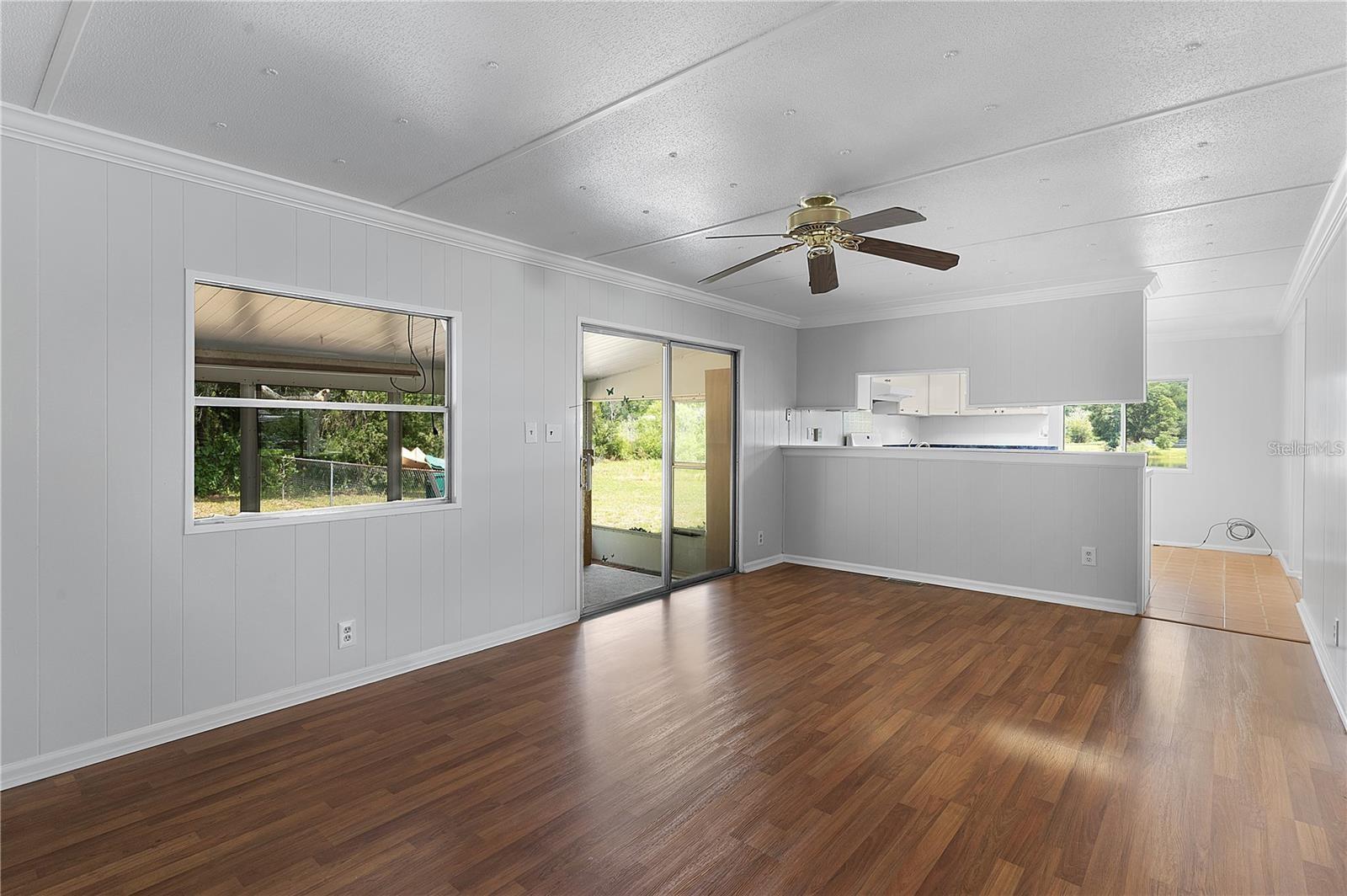 LADY LAKE OAK GROVE MOBILE HOME UNIT 01 - Residential