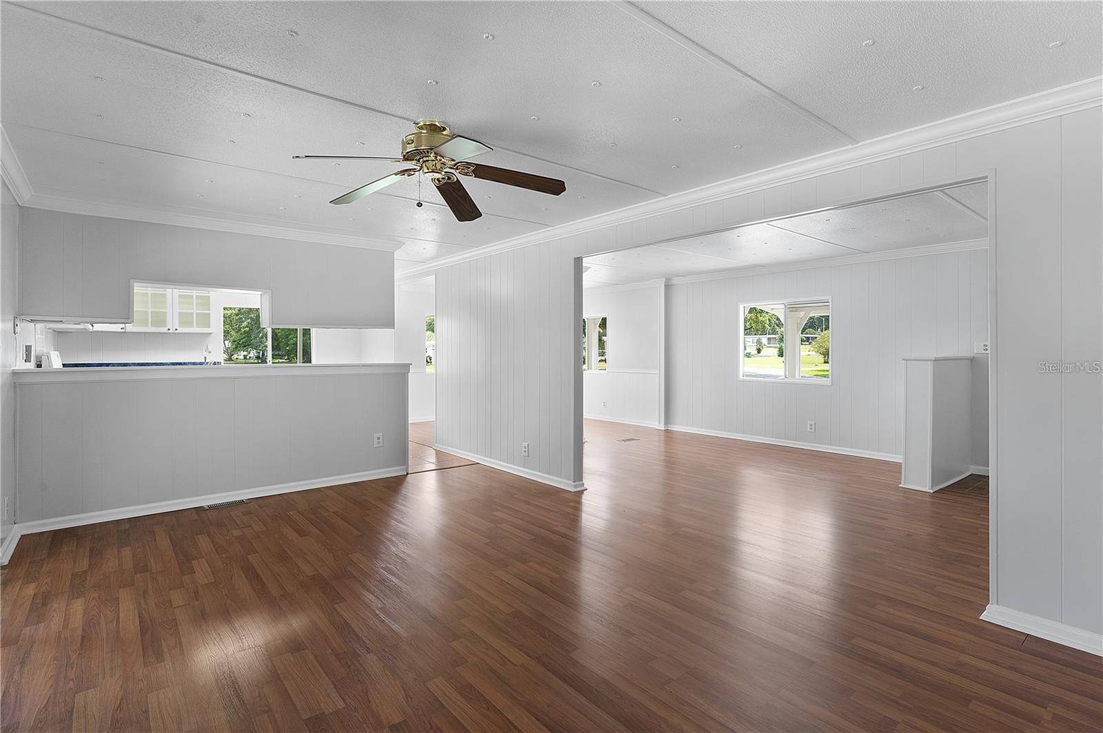 LADY LAKE OAK GROVE MOBILE HOME UNIT 01 - Residential