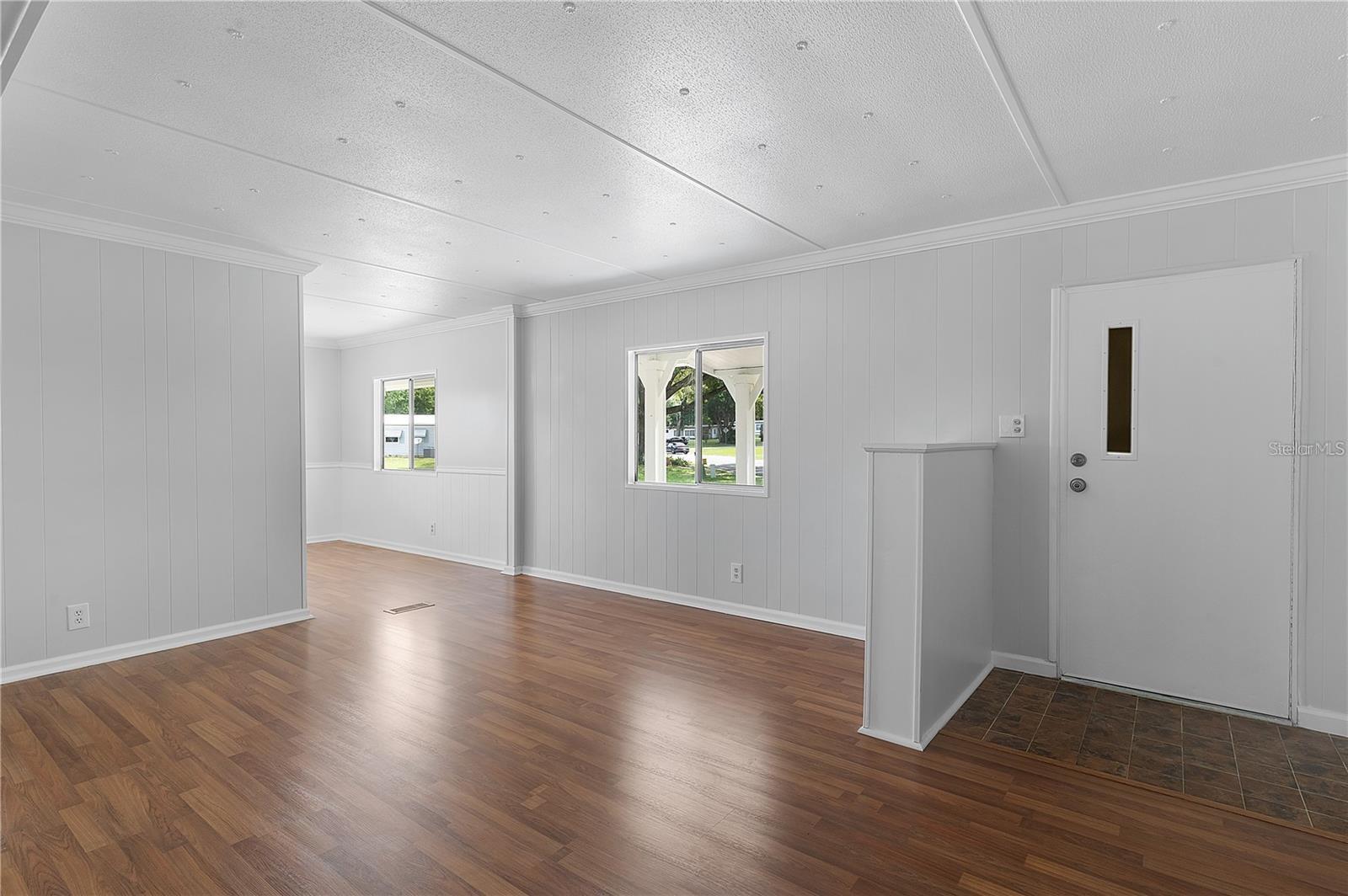 LADY LAKE OAK GROVE MOBILE HOME UNIT 01 - Residential