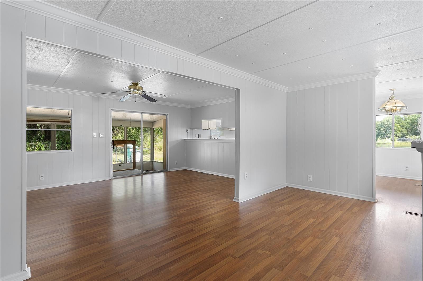 LADY LAKE OAK GROVE MOBILE HOME UNIT 01 - Residential