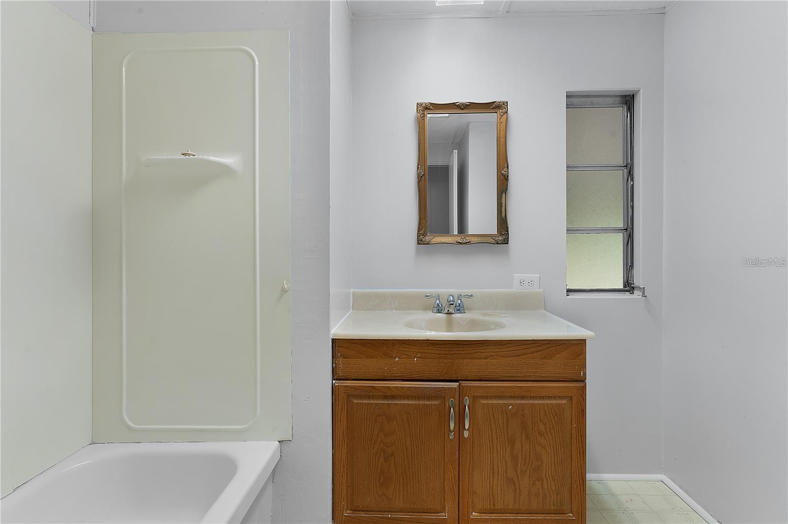 LADY LAKE OAK GROVE MOBILE HOME UNIT 01 - Residential