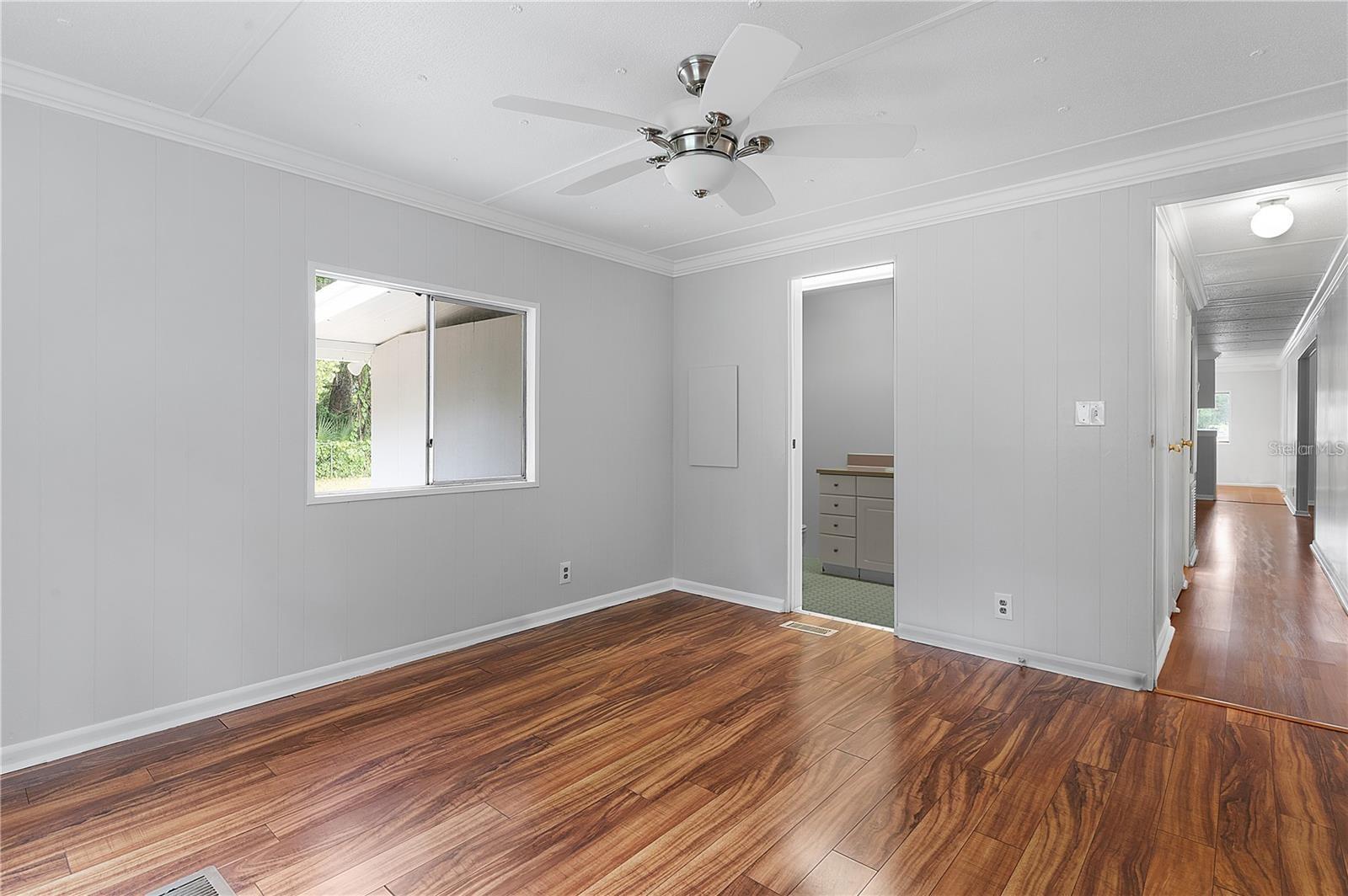 LADY LAKE OAK GROVE MOBILE HOME UNIT 01 - Residential