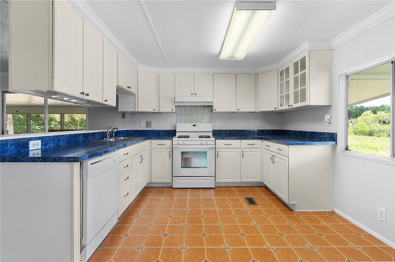 LADY LAKE OAK GROVE MOBILE HOME UNIT 01 - Residential