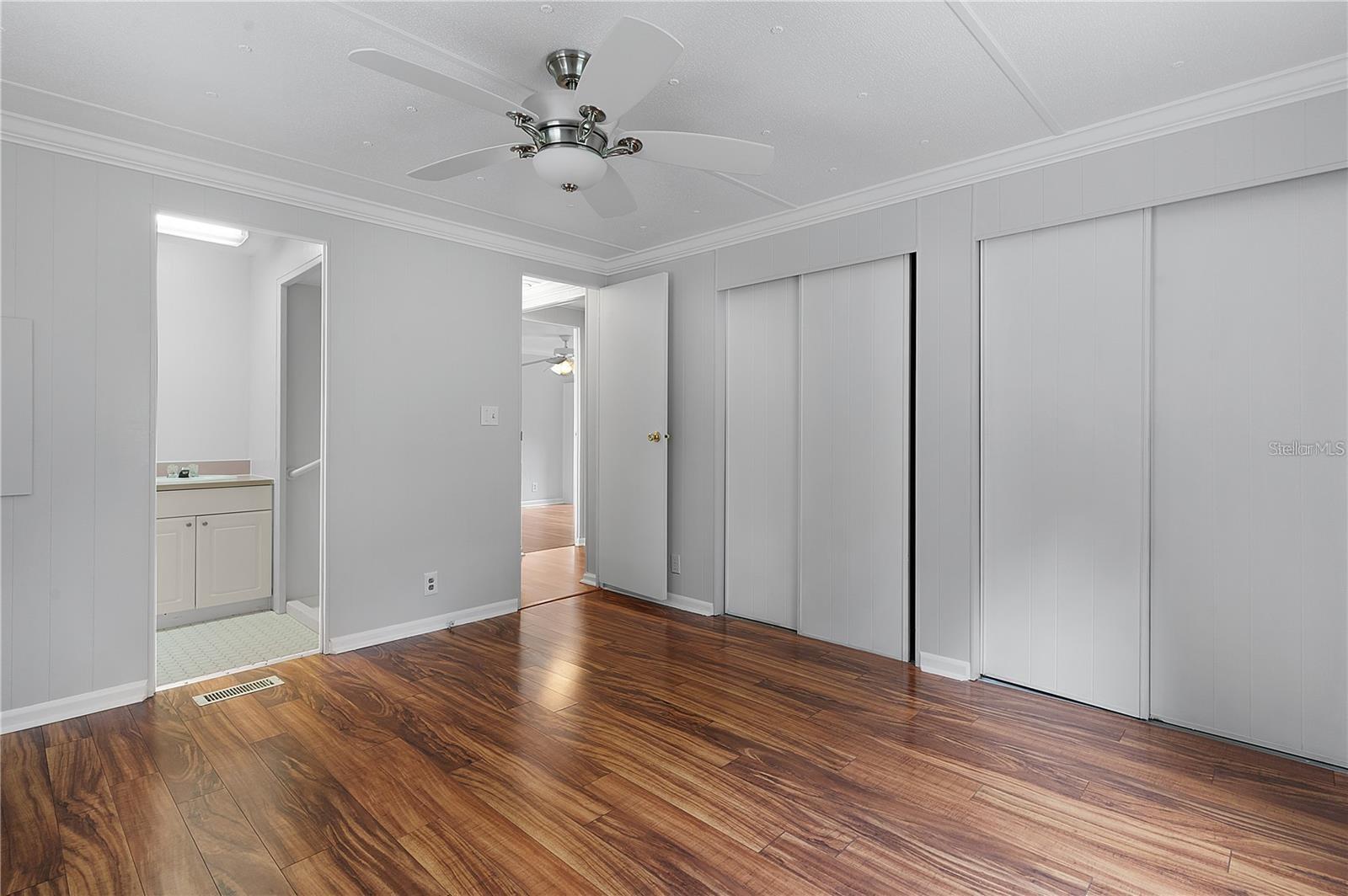 LADY LAKE OAK GROVE MOBILE HOME UNIT 01 - Residential