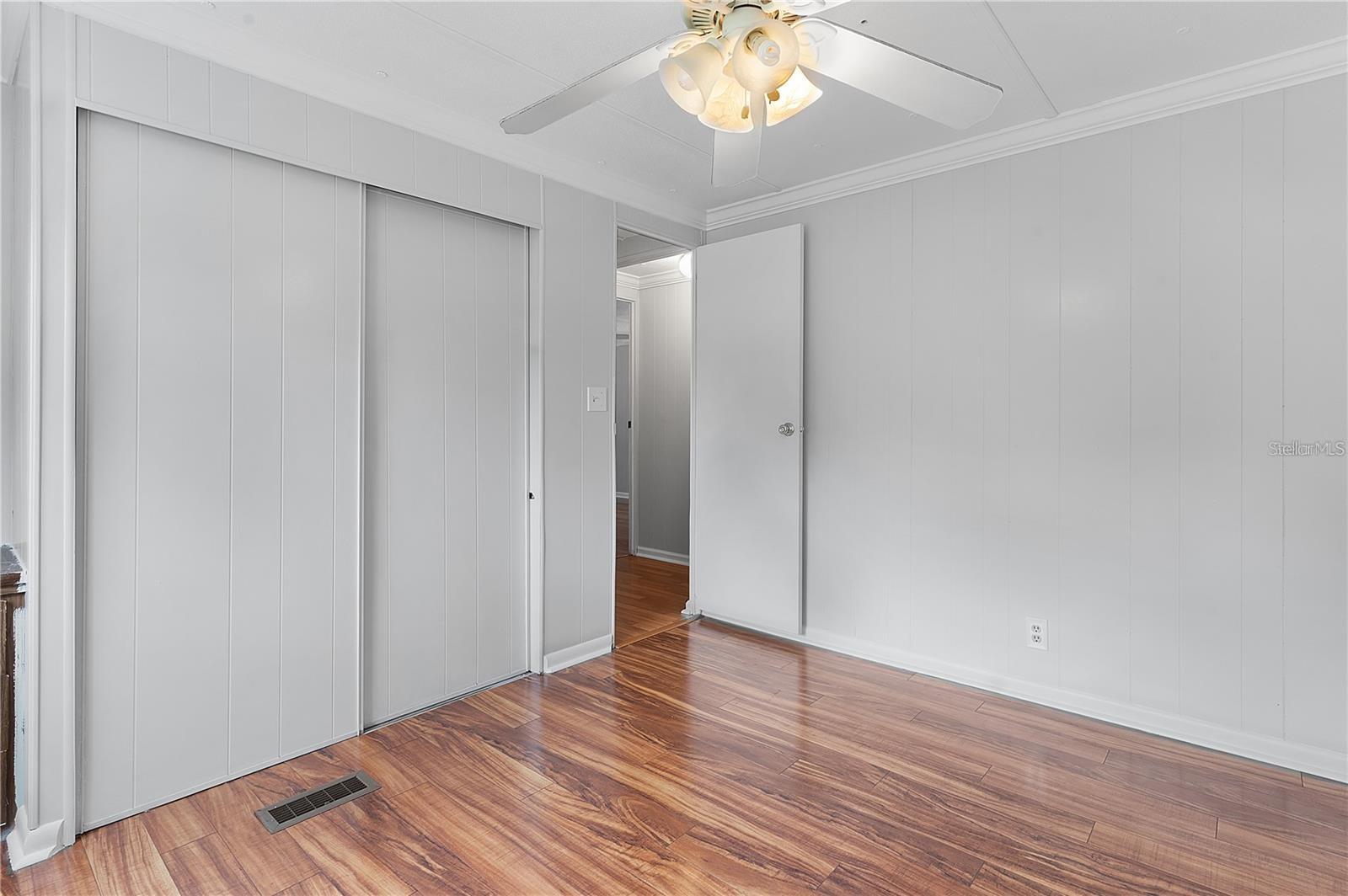 LADY LAKE OAK GROVE MOBILE HOME UNIT 01 - Residential