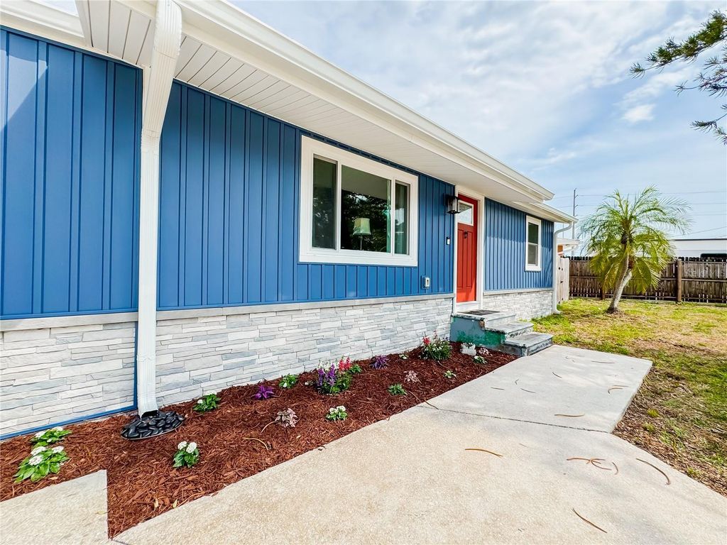 Photo of 5307 47th Street Court E, Bradenton, FL 34203 (MLS # A4651984)