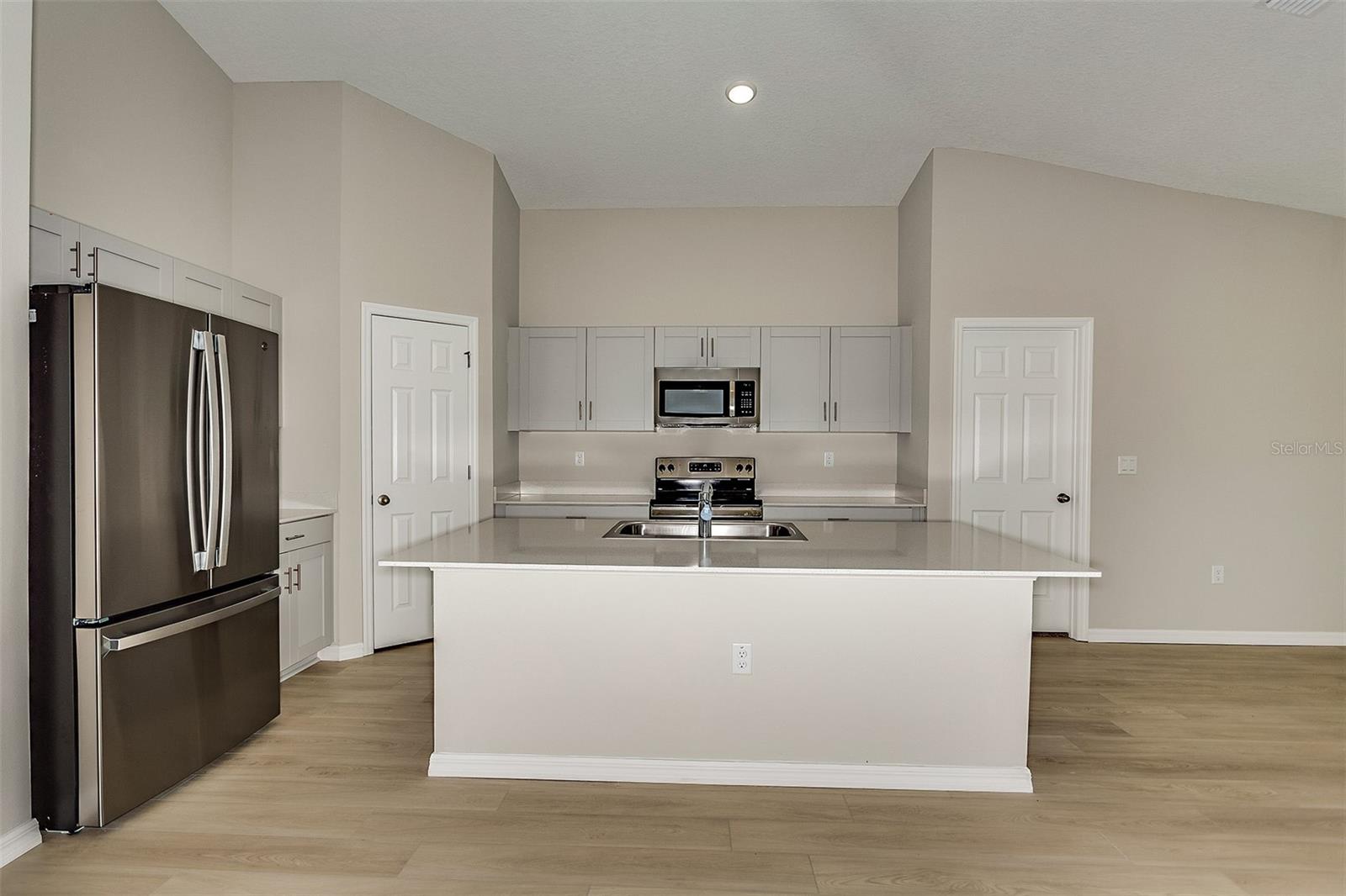 1049 FORESHORE LANE