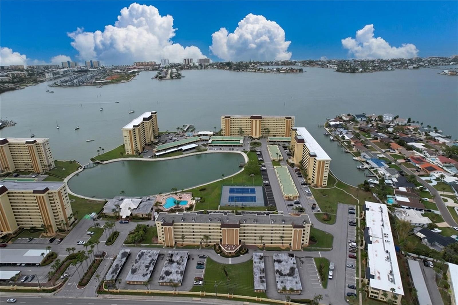 HAMILTON HOUSE THE CONDO - Residential