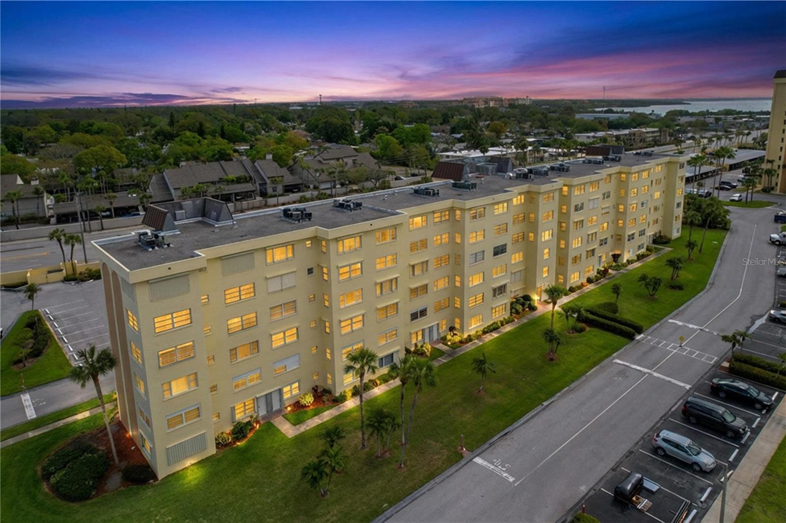 HAMILTON HOUSE THE CONDO - Residential