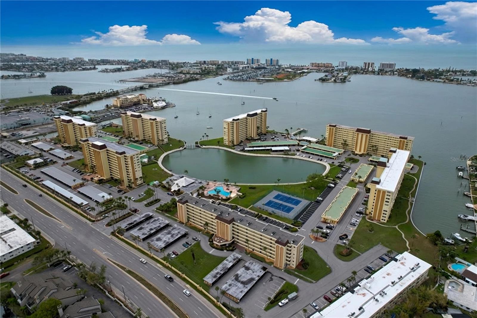 HAMILTON HOUSE THE CONDO - Residential