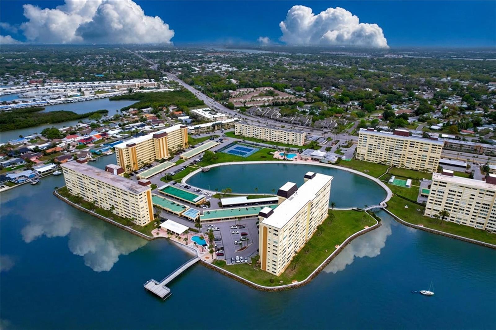 HAMILTON HOUSE THE CONDO - Residential