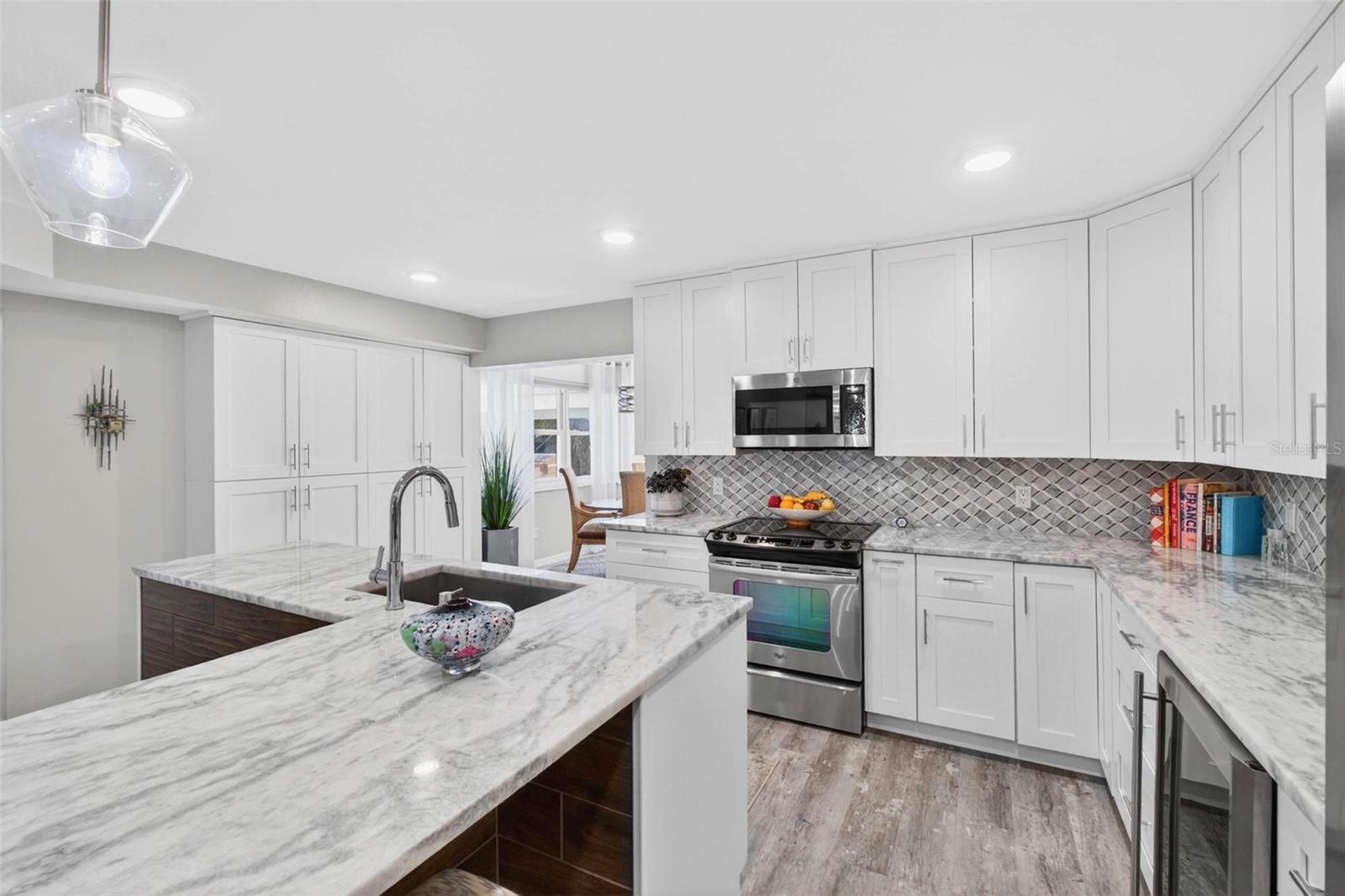 EDEN ISLE CONDO OF ST PETERSBURG - Residential