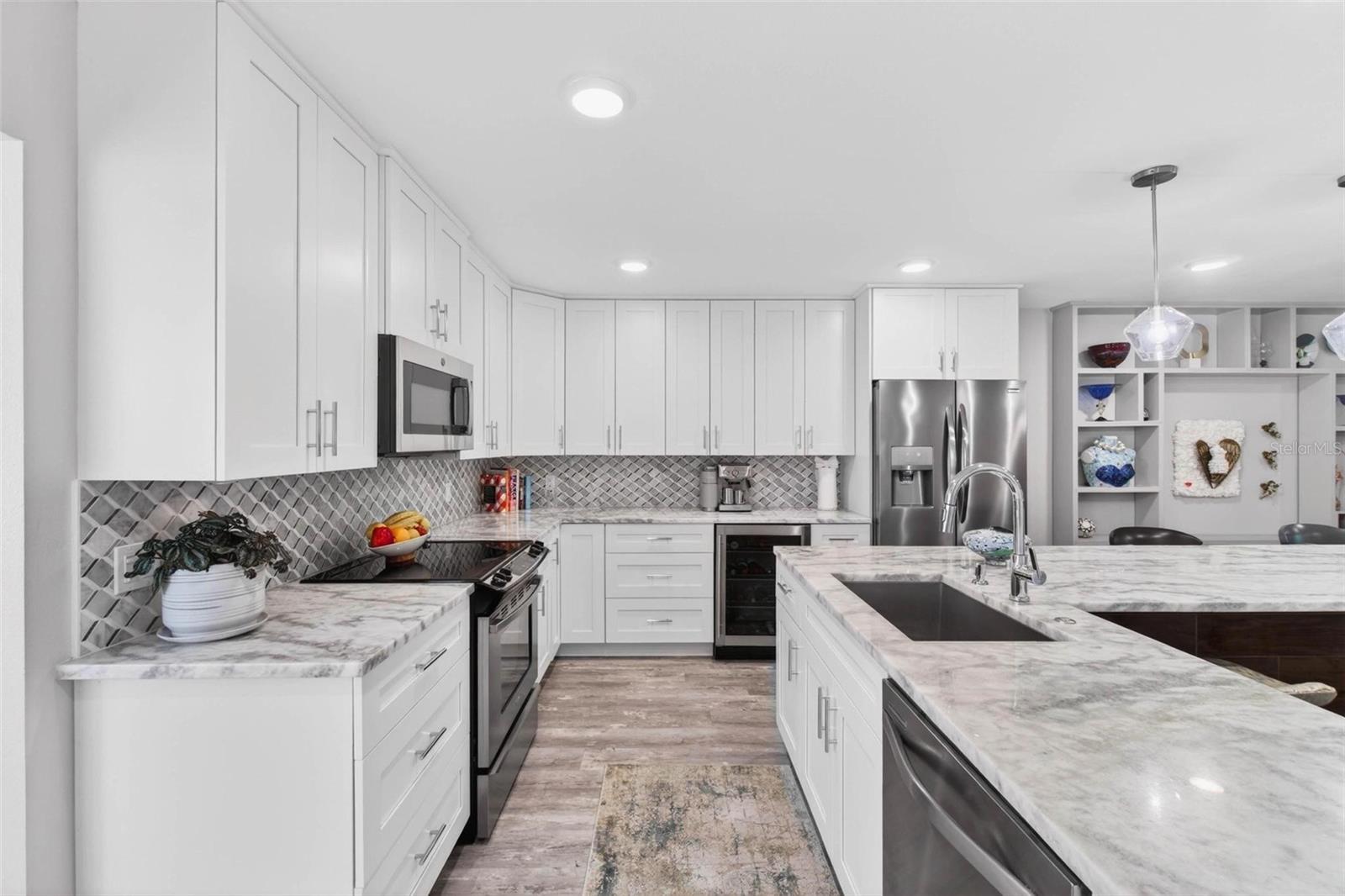 EDEN ISLE CONDO OF ST PETERSBURG - Residential