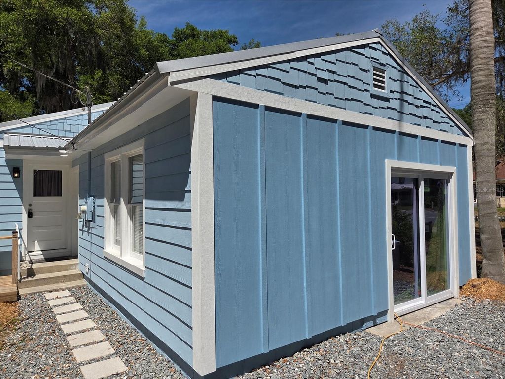 Photo of 112 S Dixie Avenue, Fruitland Park, FL 34731 (MLS # G5111317)