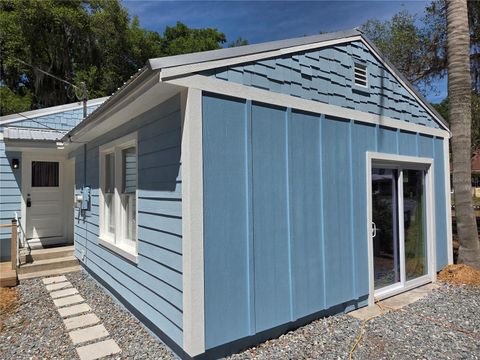 Photo of 112 S Dixie Avenue, Fruitland Park, FL 34731 (MLS # G5111317)