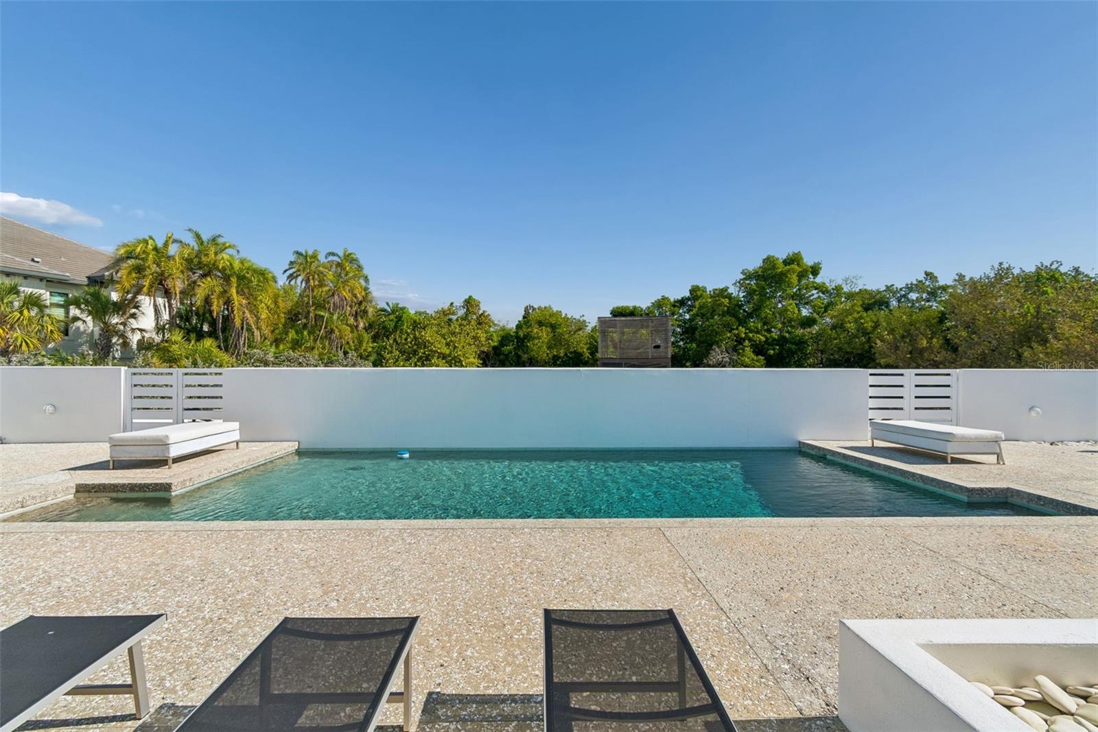 SANDERLING CLUB - Residential