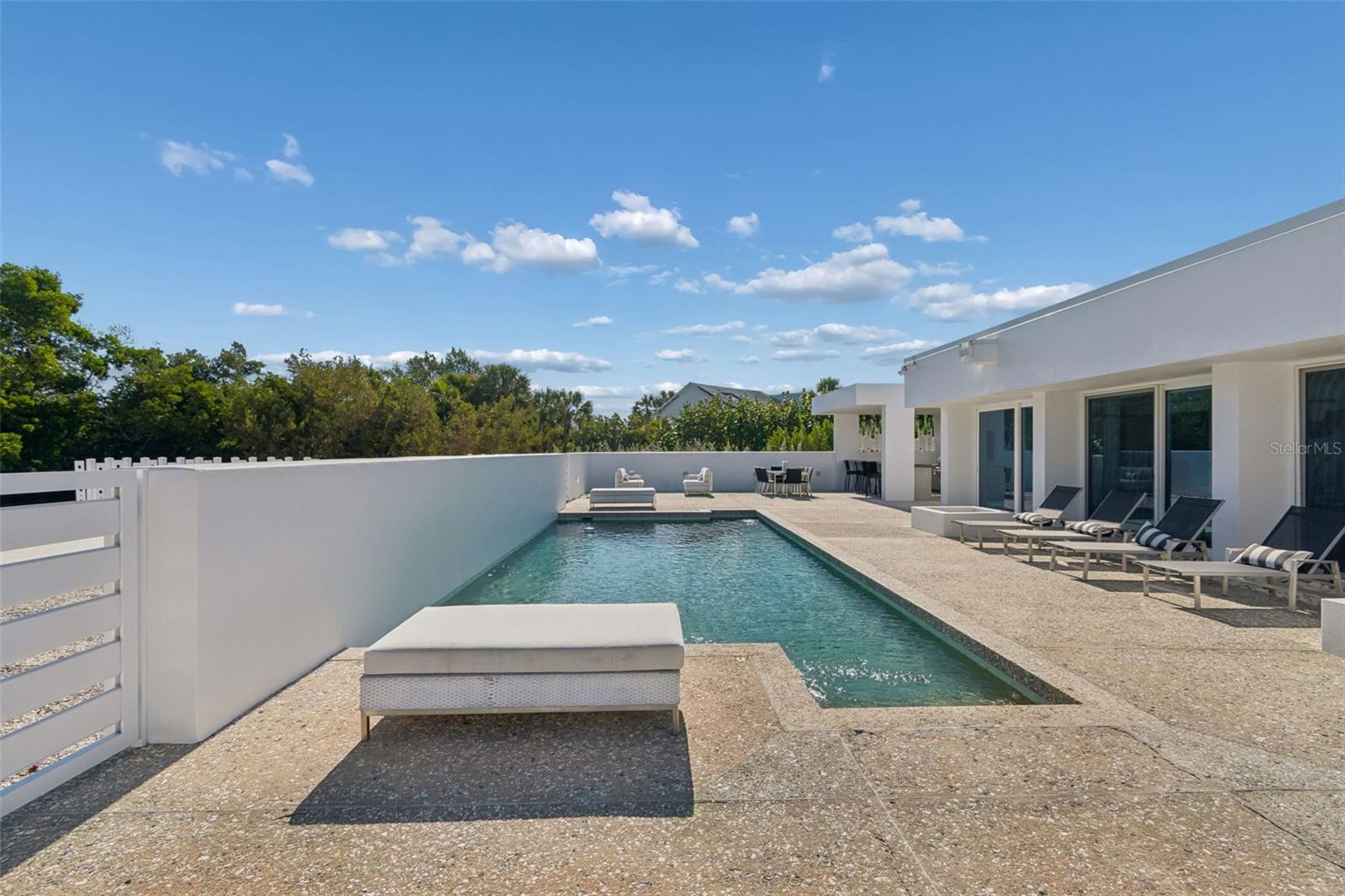 SANDERLING CLUB - Residential