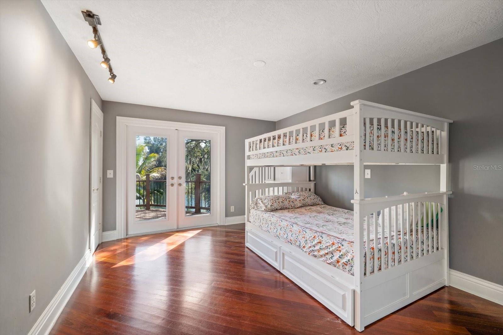 PINELLAS GROVES - Residential