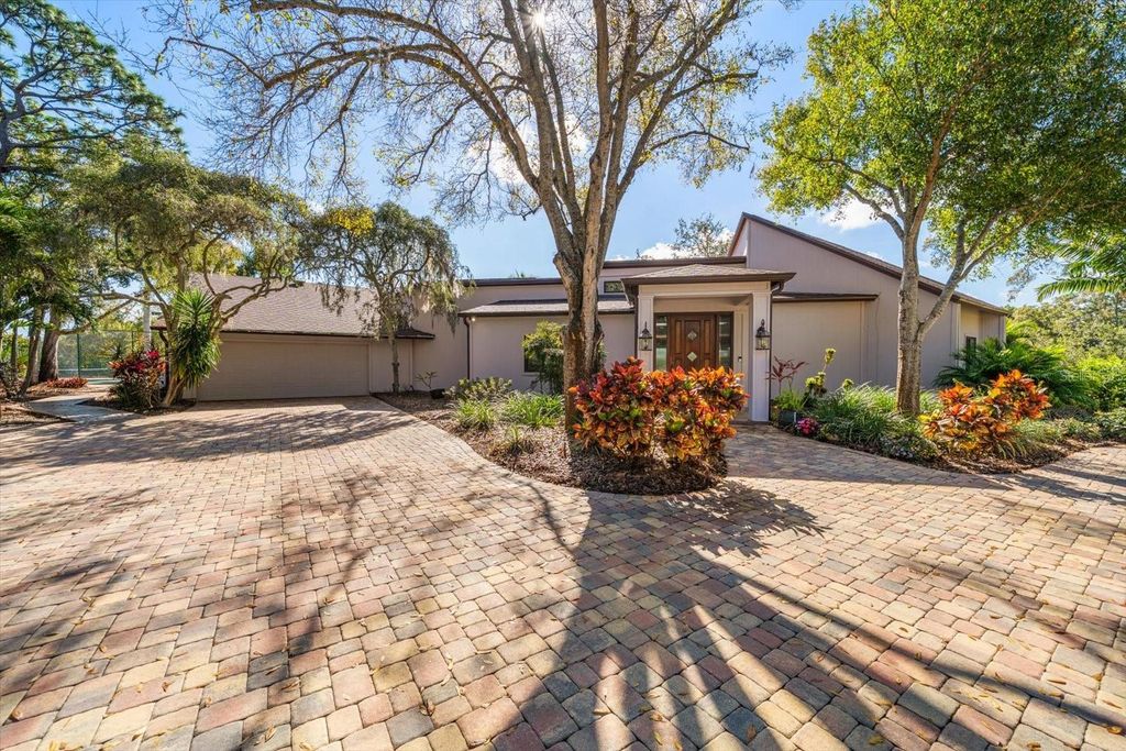 Photo of 2402 Pine Hammock, Clearwater, FL 33764 (MLS # TB8463686)