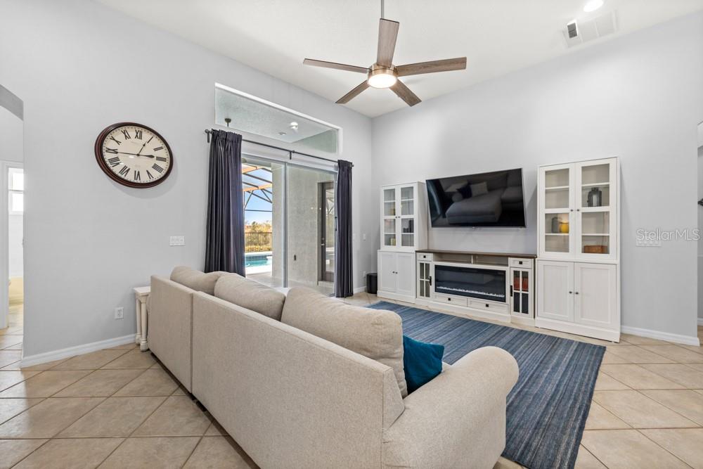 CARRIAGE POINTE - Residential