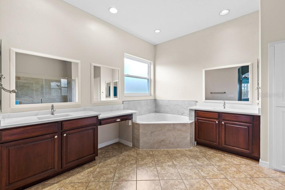 CARRIAGE POINTE - Residential