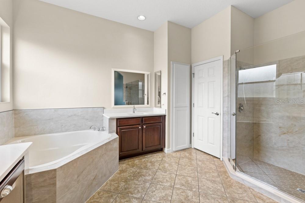 CARRIAGE POINTE - Residential