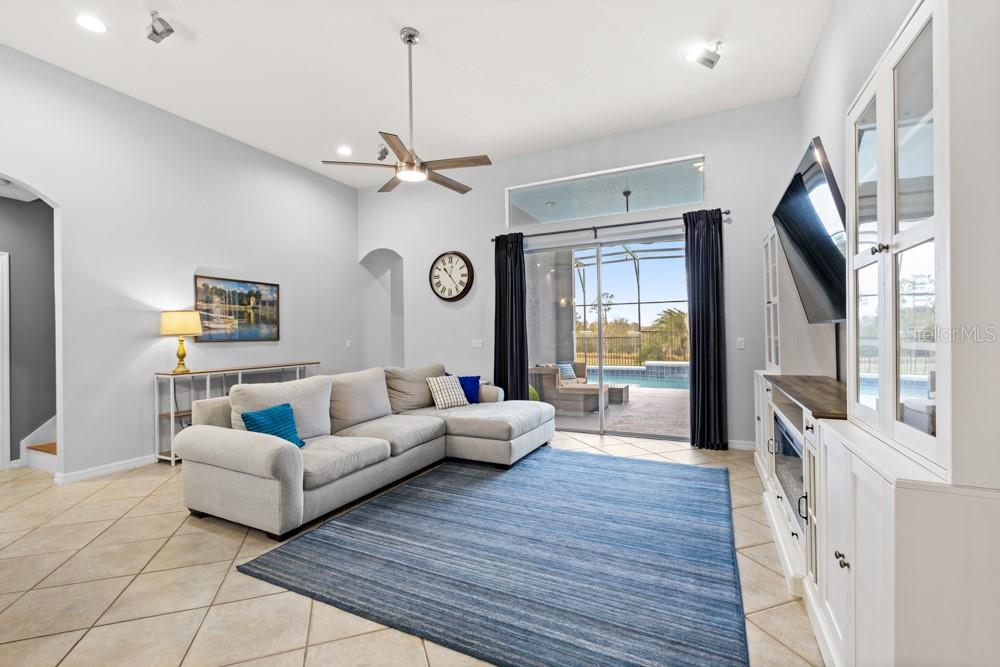 CARRIAGE POINTE - Residential