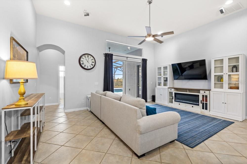 CARRIAGE POINTE - Residential